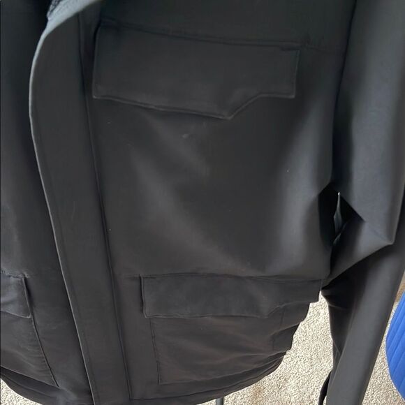 The North Face Black Performance Jacket for Versatile Outdoor Use - Picture 3 of 8